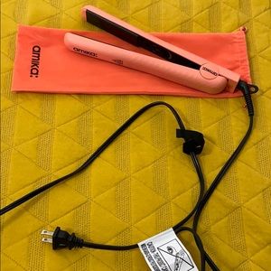 Amika hair straightener